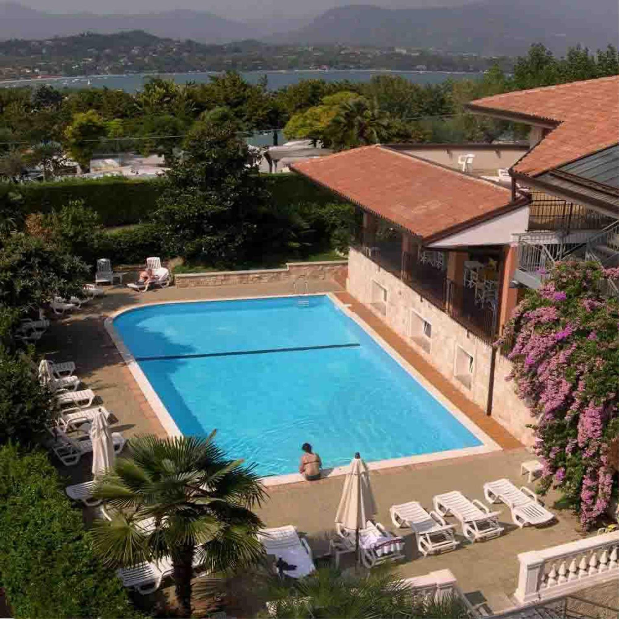 Residence Miralago Rooms & Apartments Манерба-дель-Гарда Экстерьер фото