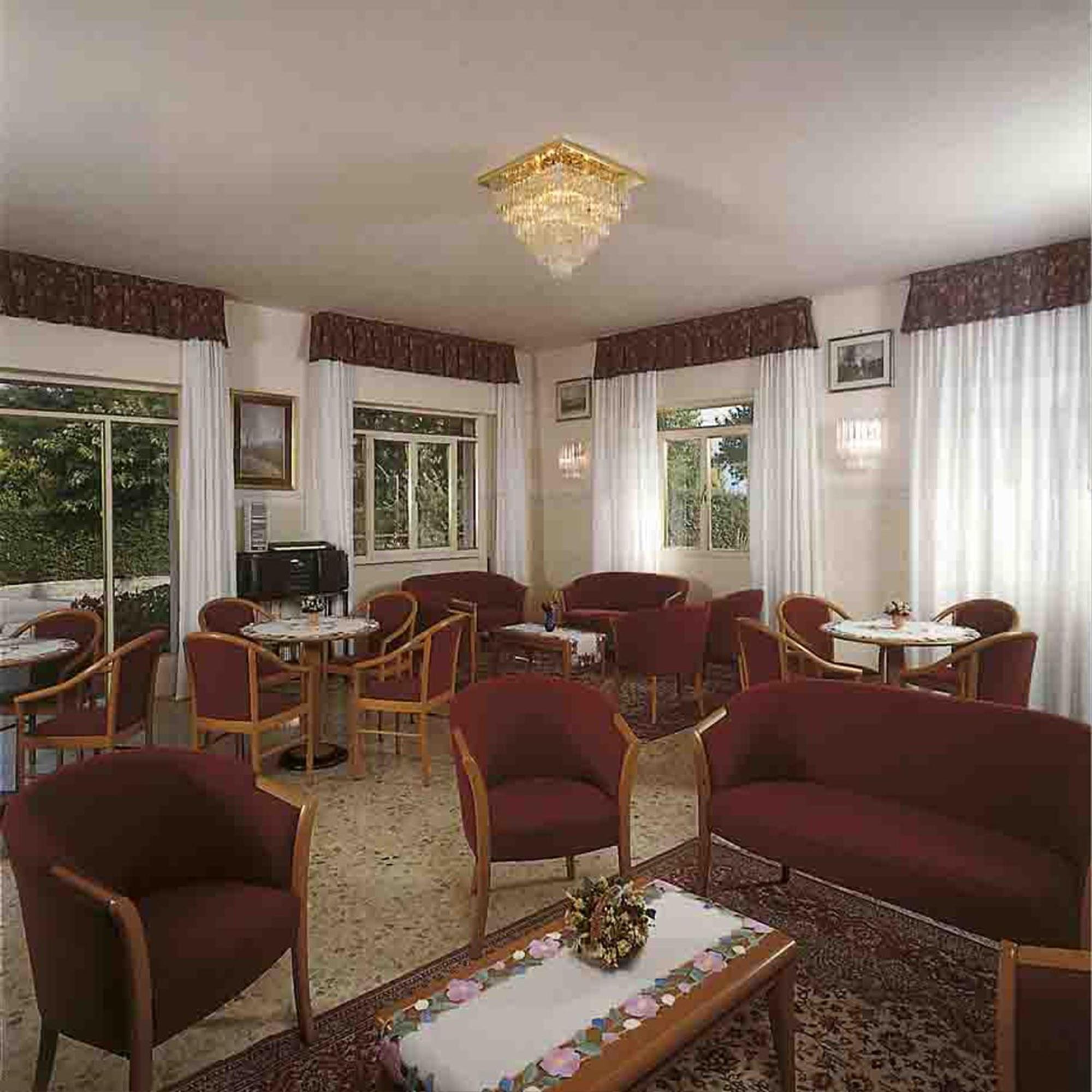 Residence Miralago Rooms & Apartments Манерба-дель-Гарда Экстерьер фото