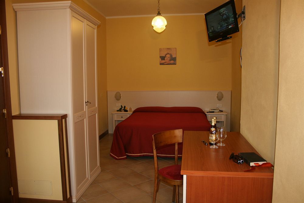 Residence Miralago Rooms & Apartments Манерба-дель-Гарда Экстерьер фото