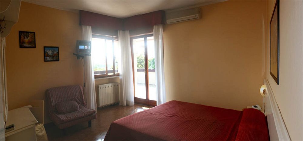 Residence Miralago Rooms & Apartments Манерба-дель-Гарда Экстерьер фото
