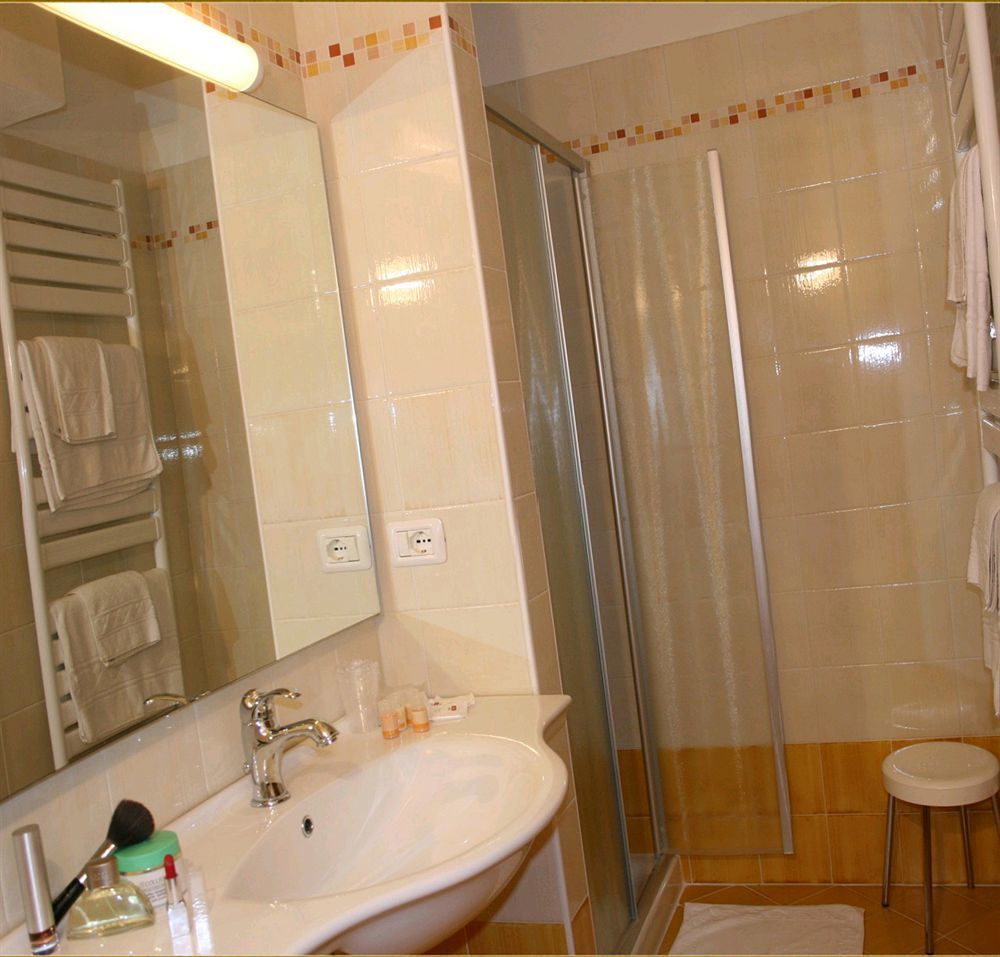Residence Miralago Rooms & Apartments Манерба-дель-Гарда Экстерьер фото