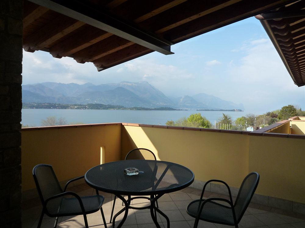 Residence Miralago Rooms & Apartments Манерба-дель-Гарда Экстерьер фото