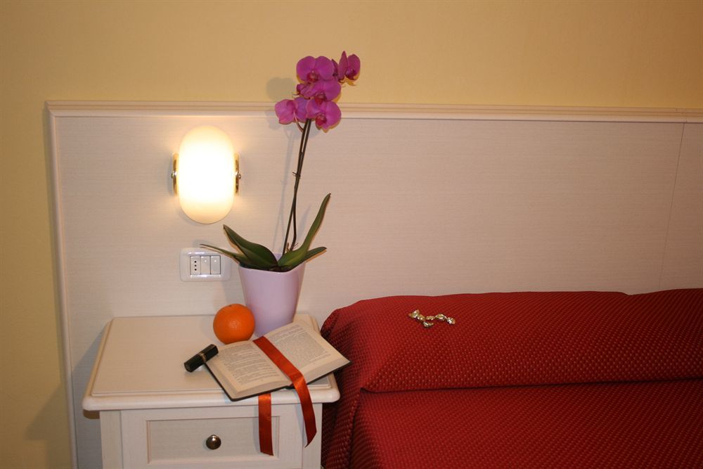 Residence Miralago Rooms & Apartments Манерба-дель-Гарда Экстерьер фото