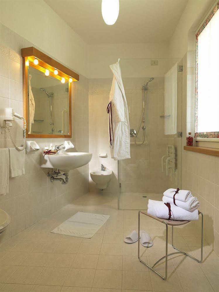 Residence Miralago Rooms & Apartments Манерба-дель-Гарда Экстерьер фото