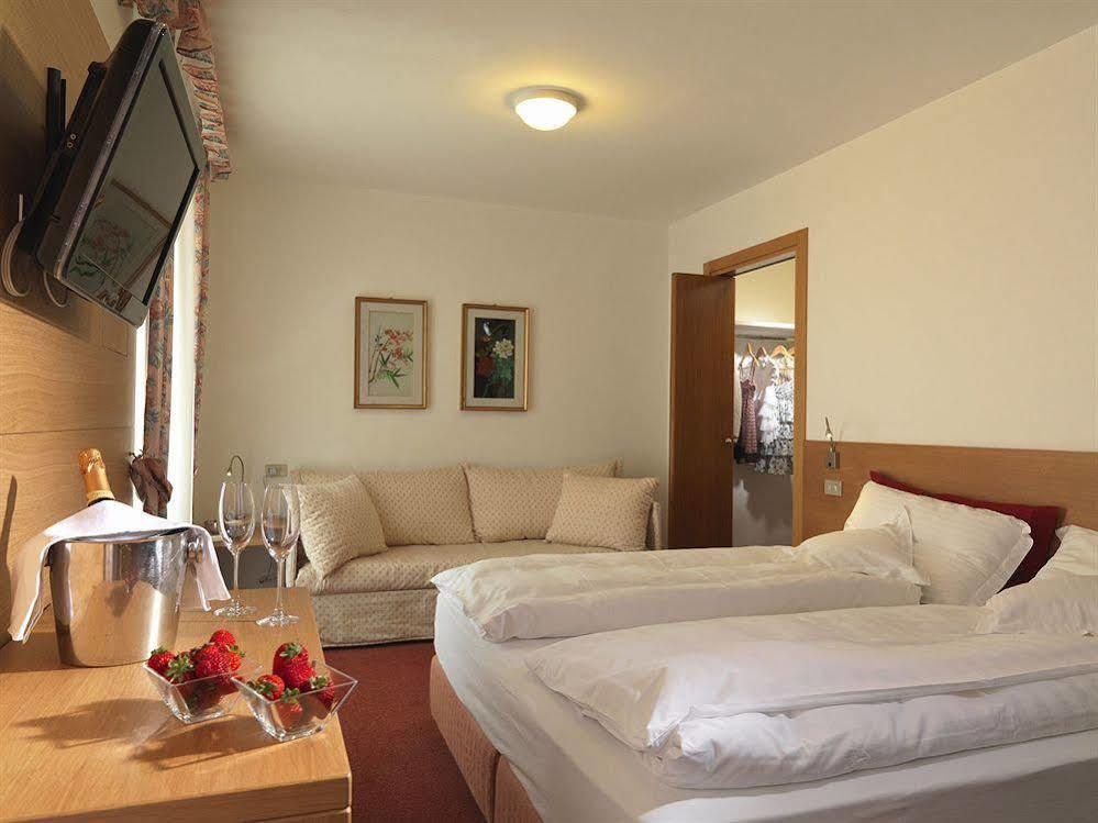 Residence Miralago Rooms & Apartments Манерба-дель-Гарда Экстерьер фото