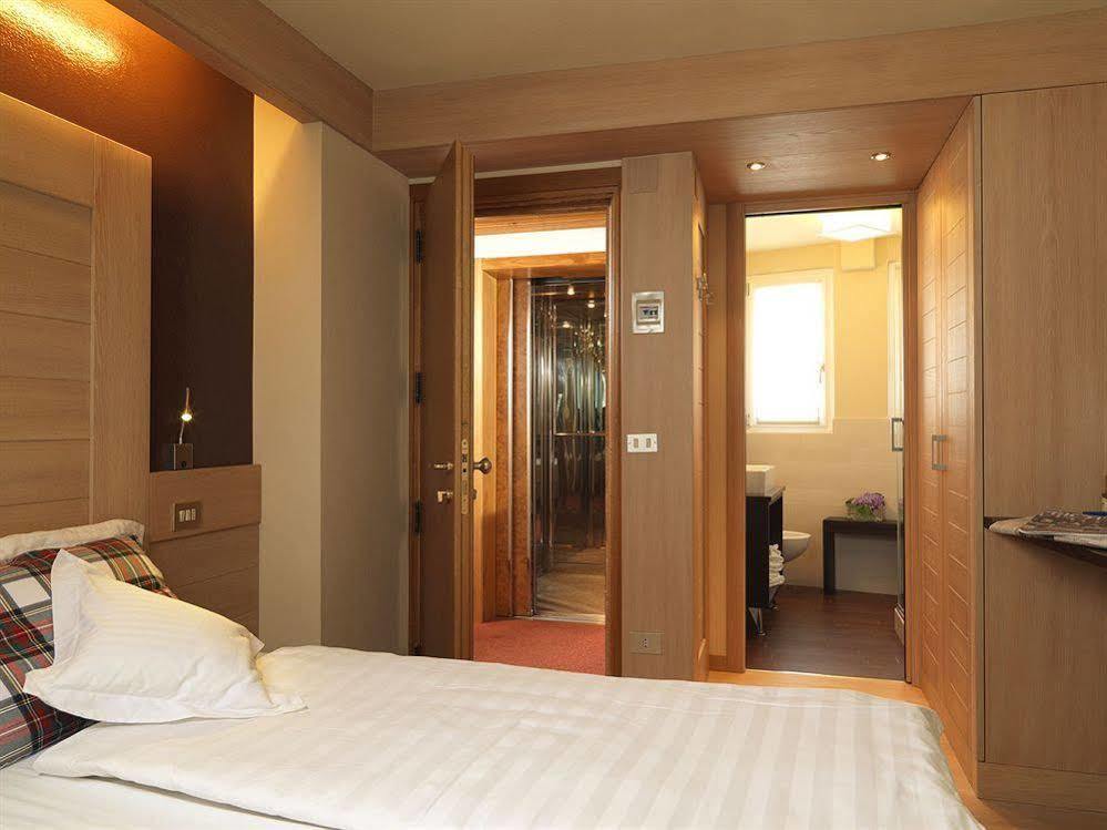 Residence Miralago Rooms & Apartments Манерба-дель-Гарда Экстерьер фото