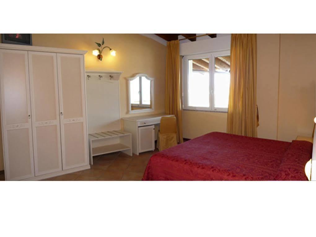 Residence Miralago Rooms & Apartments Манерба-дель-Гарда Экстерьер фото
