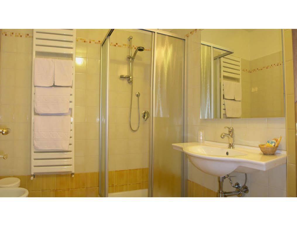 Residence Miralago Rooms & Apartments Манерба-дель-Гарда Экстерьер фото