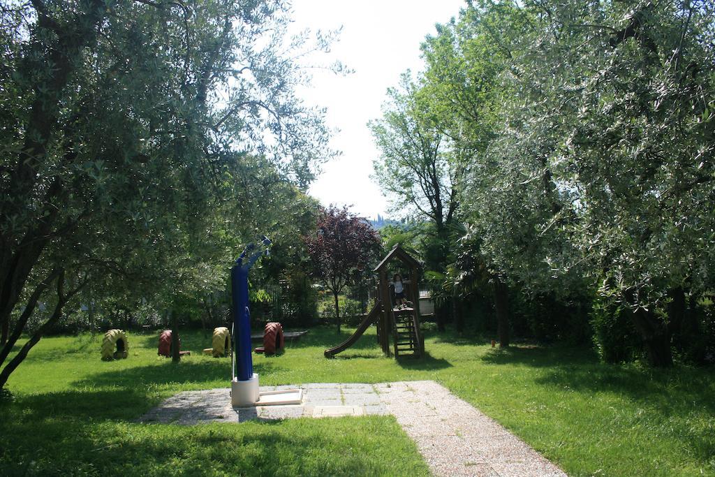 Residence Miralago Rooms & Apartments Манерба-дель-Гарда Экстерьер фото