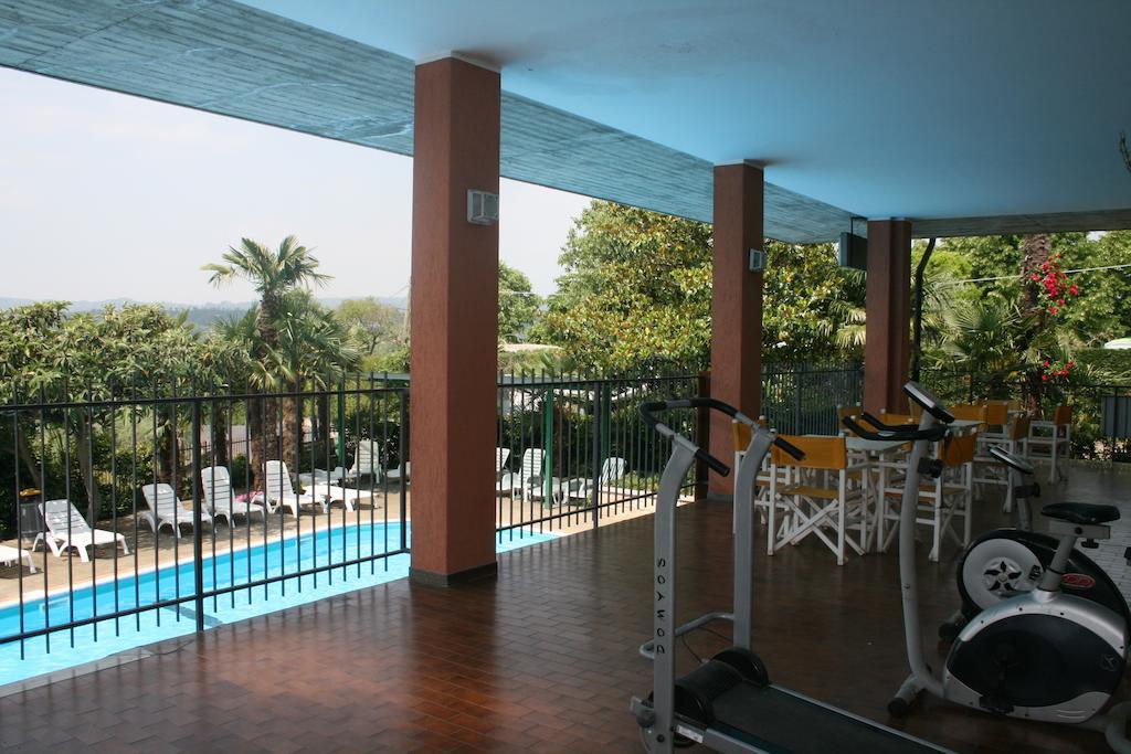 Residence Miralago Rooms & Apartments Манерба-дель-Гарда Экстерьер фото